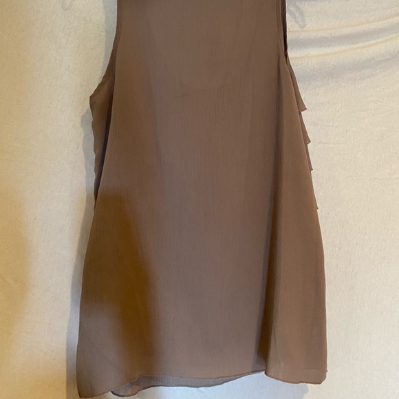 Layered tank - Picture 2 of 2